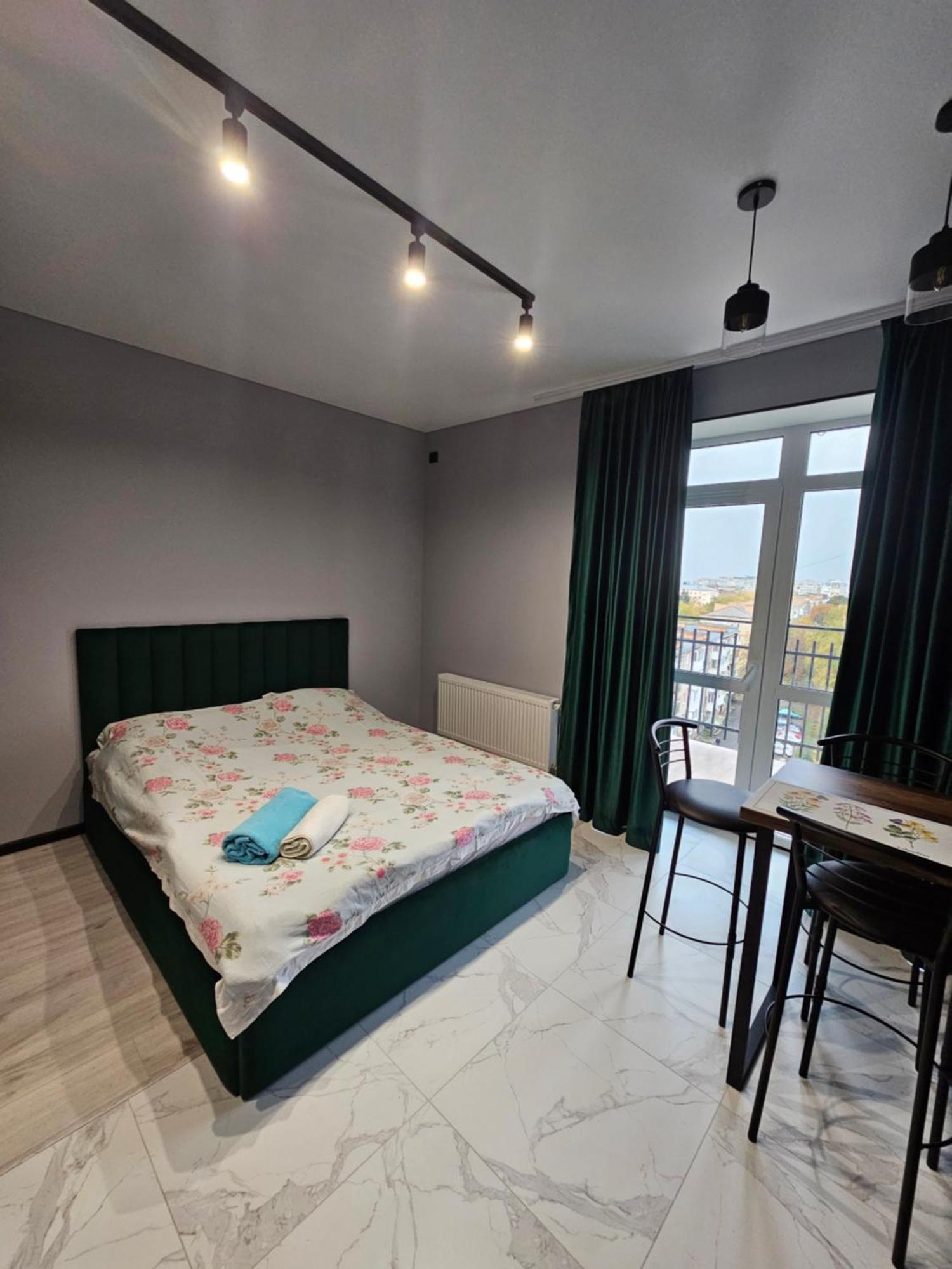 Apartmán Жк Дрім Таун, Район Жд Вокзала Luck Exteriér fotografie